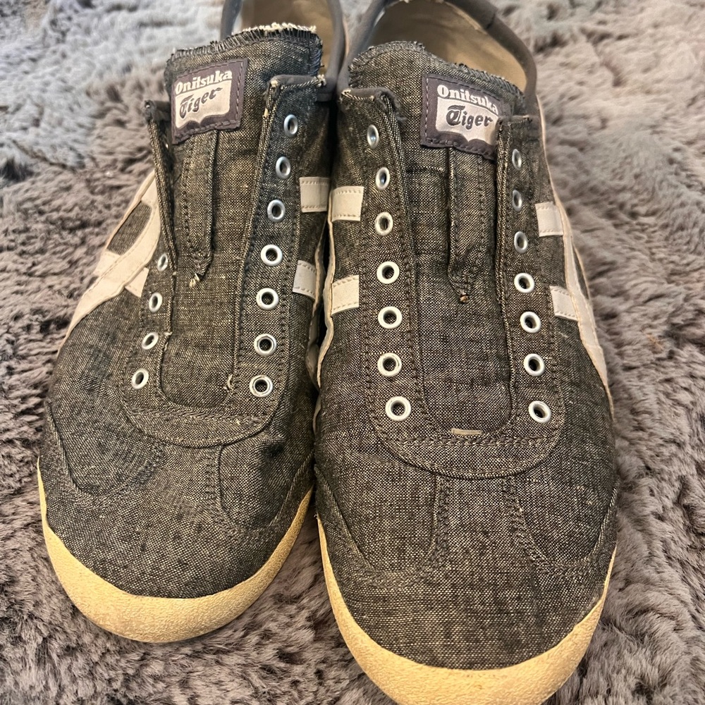 Men’s size 11 Onitsuka Tiger shoes